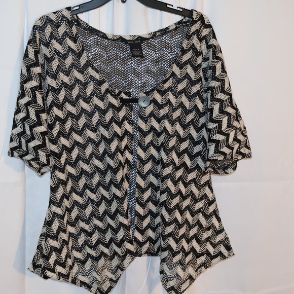 Katie Todd Crocheted Cardigan Sz Small Front Top Button Short Sleeves - Picture 2 of 9